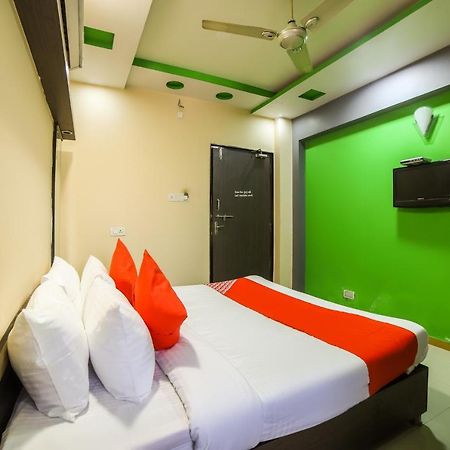 Oyo 69877 Hotel Sarthi Residency Ahmedabad Luaran gambar