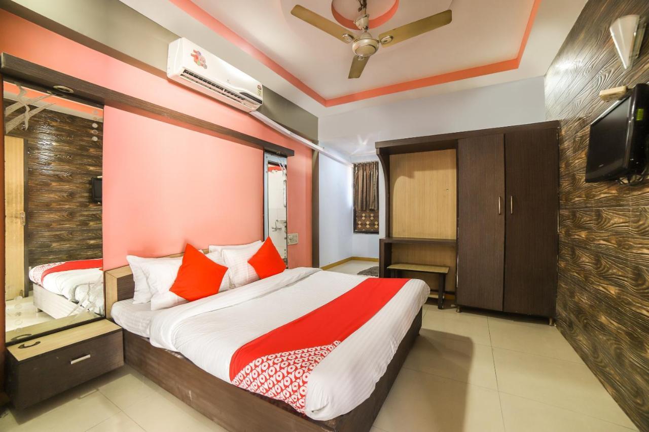 Oyo 69877 Hotel Sarthi Residency Ahmedabad Luaran gambar